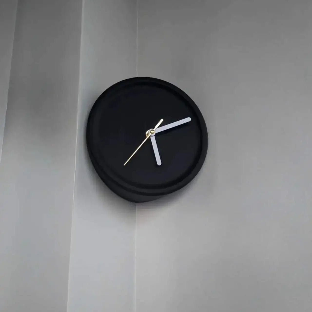 Stille Wandklok Zonder Tikkend Geluid – Ophangen Zonder Boren | Moderne Klok voor Woonkamer & Slaapkamer