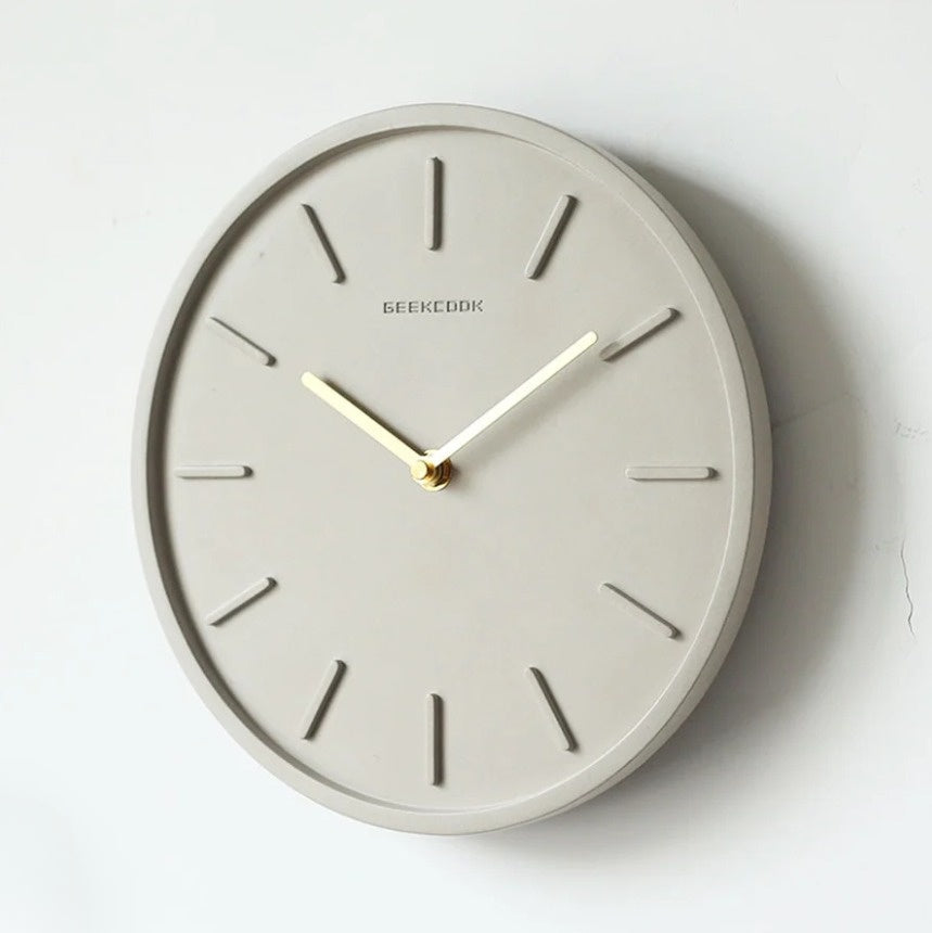 Nordic Cement Wandklok met Metalen Slinger