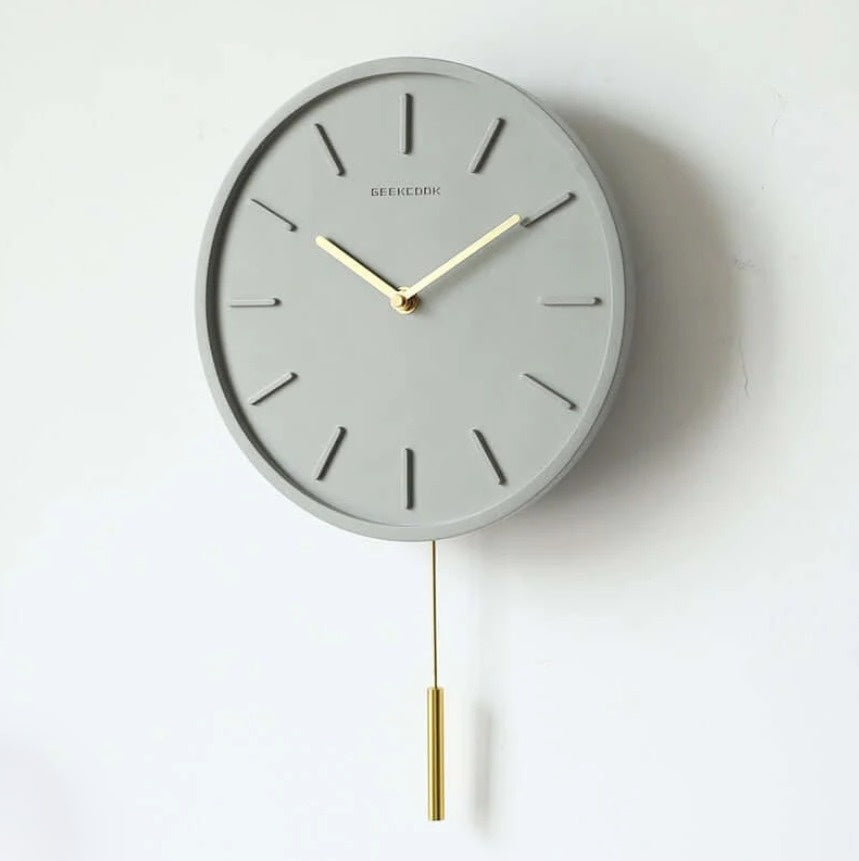 Nordic Cement Wandklok met Metalen Slinger