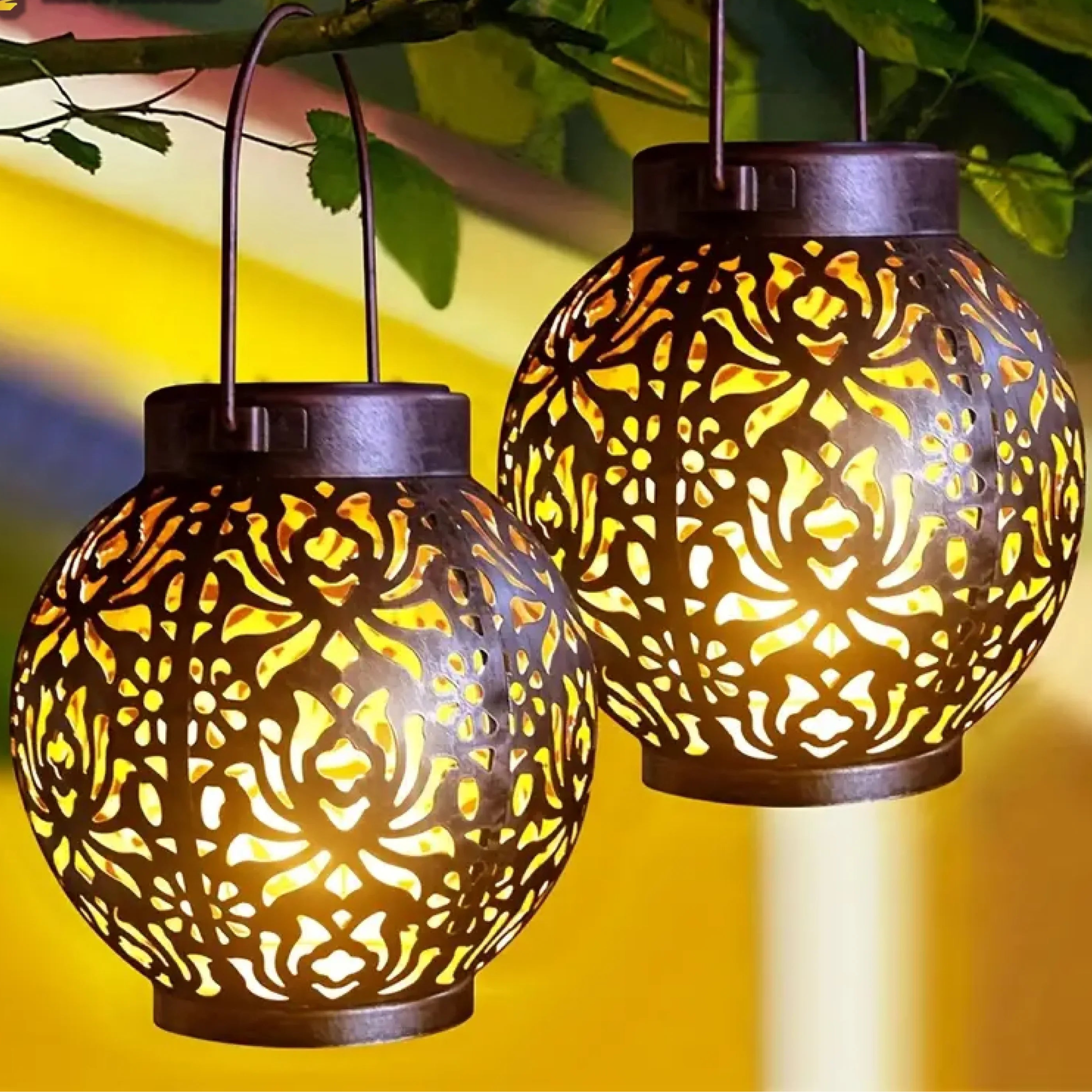 Decoratieve Zonnelantaarn Met Bloempatroon En Warm Licht Voor Tuin En Terras